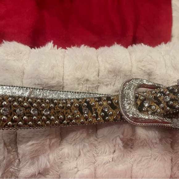 Meeow! - Picture 2 of 3